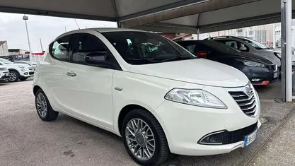 Usata Lancia Ypsilon Gold 69 CV (50 kW) 2012 Utilitaria