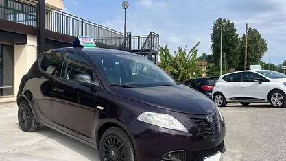 Lilla Usata 2015 Lancia Ypsilon S Due volumi | 5900 € (Ottimo prezzo)
