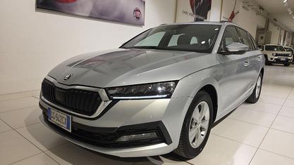 Usado Skoda Octavia Executive 116 CV (85 kW) 2021 Plateado Familiar