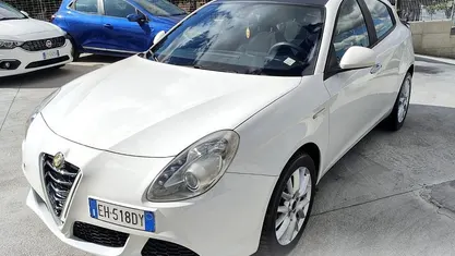 Usata Alfa Romeo Giulietta Distinctive 105 CV (77 kW) 2011 Bianco Utilitaria