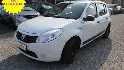 Usata Dacia Sandero 75 CV (55 kW) 2010 Bianco Berlina