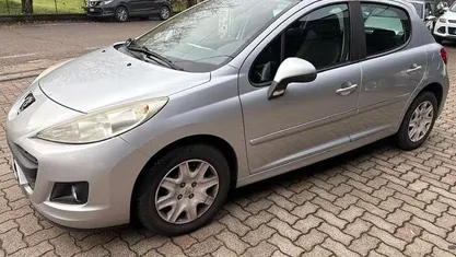 Argento Usata 2014 Peugeot 207 Tre volumi | 4500 € (Buon prezzo)