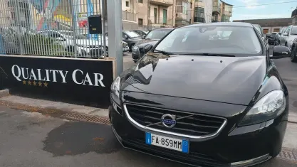 Usata Volvo V40 120 CV (88 kW) 2015 Nero Berlina