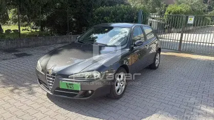 Usata Alfa Romeo 147 Distinctive 120 CV (88 kW) 2007 Nero Utilitaria