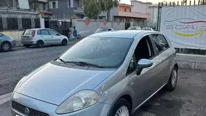 Usata Fiat Grande Punto 90 CV (66 kW) 2007 Grigio Utilitaria