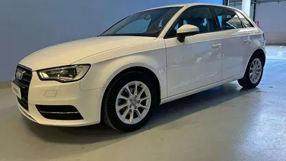 Usata Audi A3 Young 110 CV (80 kW) 2015 Bianco Berlina