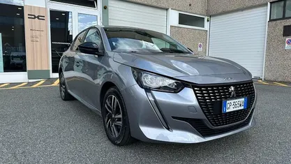 Grigio chiaro Usata 2023 Peugeot 208 Allure Due volumi | 13.500 € (Ottimo prezzo)