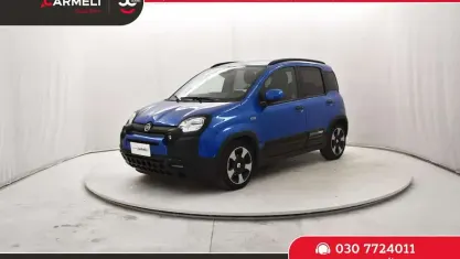 Usata Fiat Panda Cross Cross 70 CV (51 kW) 2025 Blu Utilitaria