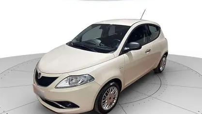 Usata Lancia Ypsilon Gold 69 CV (50 kW) 2018 Utilitaria