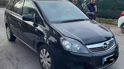 Nero Usata 2012 Opel Zafira Monovolume | 2990 € (Buon prezzo)