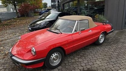 Begagnad Alfa Romeo Spider 104 HK (76 kW) 1984 Röd Cab