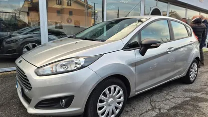 Usata Ford Fiesta 60 CV (44 kW) 2015 Grigio Utilitaria