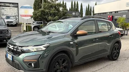 Usata Dacia Sandero Expression 101 CV (74 kW) 2023 Verde Utilitaria