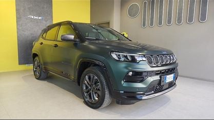 Käytetty Jeep Compass 131 HP (96 kW) 2022 Harmaa Katumaasturi
