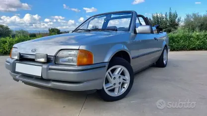Usata Ford Escort Cabriolet 102 CV (75 kW) 1988 Grigio Cabrio