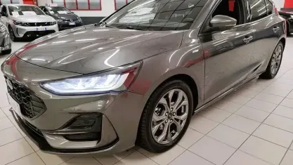 Usata Ford Focus ST-Line 125 CV (91 kW) 2025 Grigio scuro Utilitaria
