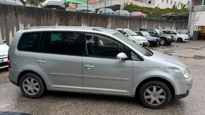 Usata VW Touran Trendline 136 CV (100 kW) 2004 Grigio Monovolume