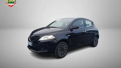 Usata Lancia Ypsilon Gold 69 CV (50 kW) 2024 Nero Utilitaria