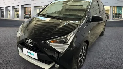 Usata Toyota Aygo Connect Style 72 CV (52 kW) 2021 Nero Utilitaria
