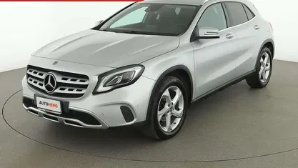 Usata Mercedes GLA200 136 CV (100 kW) 2019 Argento SUV