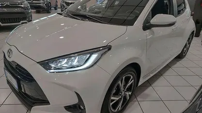 Bianco Usata 2025 Toyota Yaris Hybrid Trend Due volumi | 21.400 € (Buon prezzo)