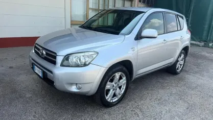 Usata Toyota RAV4 Luxury 177 CV (130 kW) 2008 Argento SUV