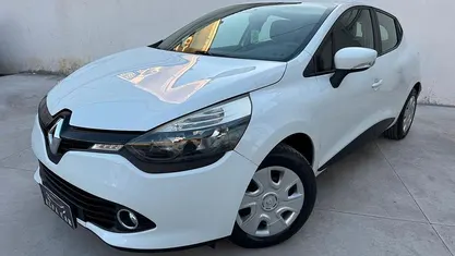 Bianco Usata 2014 Renault Clio IV Tre volumi | 5490 € (Ottimo prezzo)