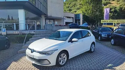 Usata 2022 VW Golf VIII Life Due volumi | 19.400 € (Ottimo prezzo)