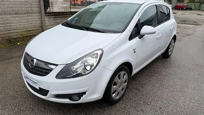Usata Opel Corsa Edition 75 CV (55 kW) 2010 Utilitaria