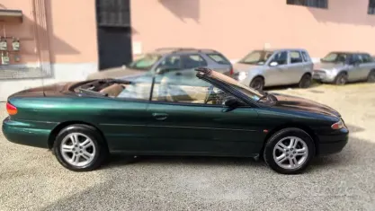 Usata Chrysler Stratus 133 CV (97 kW) 1996 Verde Cabrio