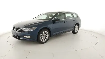 Usata VW Passat Business 150 CV (110 kW) 2023 Aquamarine blue metallizzato Station wagon