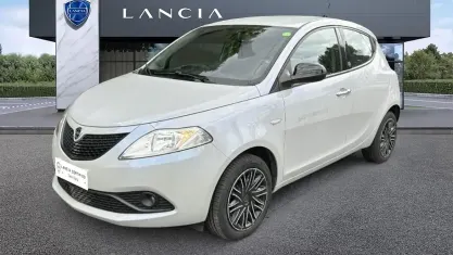 Usata Lancia Ypsilon Gold 69 CV (50 kW) 2020 Bianco Utilitaria