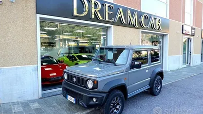 Usata Suzuki Jimny 102 CV (75 kW) 2019 Grigio pastello SUV