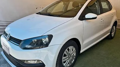 Bianco(met.) Usata 2017 VW Polo Trendline Tre volumi | 7499 € (Buon prezzo)