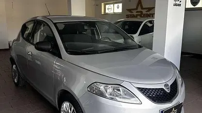 Argento Usata 2016 Lancia Ypsilon Silver Due volumi | 7499 € (Buon prezzo)