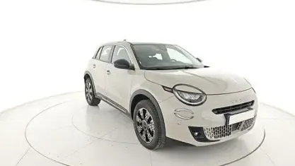 Usata Fiat 600 110 CV (80 kW) 2025 Beige SUV