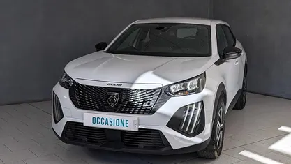 Usata Peugeot 2008 Active 137 CV (100 kW) 2023 SUV