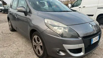 Usata Renault Scénic 110 CV (80 kW) 2012 Grigio Monovolume