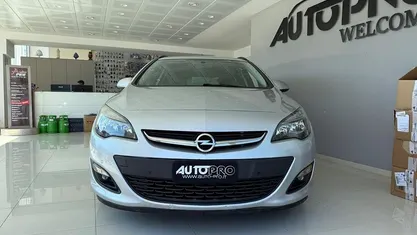 Usata 2015 Opel Astra Cosmo Station wagon | 5800 € (Cara)