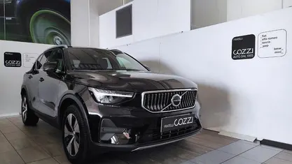 Usata Volvo XC40 Core 180 CV (132 kW) 2023 Nero SUV