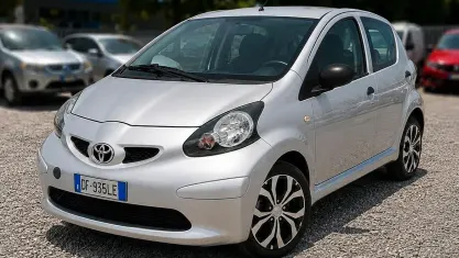 Usata Toyota Aygo Sol 68 CV (50 kW) 2007 Grigio Utilitaria