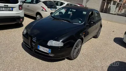 Usata Alfa Romeo 147 Distinctive 116 CV (85 kW) 2002 Nero Utilitaria