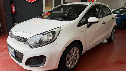 Usata Kia Rio LX 75 CV (55 kW) 2012 Berlina