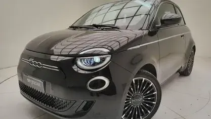 Usata Fiat 500e La Prima 86 kW (118 CV) 2021 Nero Utilitaria