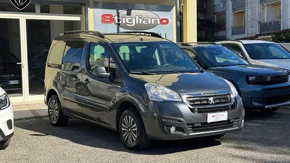 Begagnad Peugeot Partner Tepee Active+ 120 HK (88 kW) 2018 Grå Minibuss