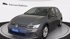 Dolphin grey met Usata 2022 VW Golf VIII Life Tre volumi | 19.700 € (Buon prezzo)