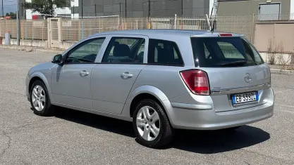 Usata Opel Astra Enjoy 116 CV (85 kW) 2010 Grigio Station wagon