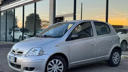 Usata Toyota Yaris 69 CV (50 kW) 2007 Grigio Utilitaria