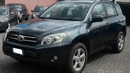 Usata Toyota RAV4 Sol 136 CV (100 kW) 2007 Grigio SUV