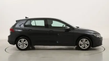 Usata VW Golf VIII Life 131 CV (96 kW) 2021 Grigiogrigio Berlina